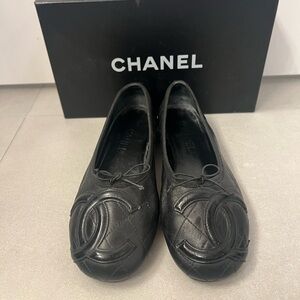 Chanel vintage black leather quilted ballet flats size 38